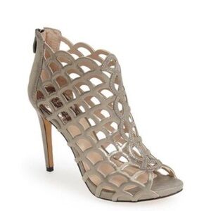 Vince Camuto 8.5 iridescent heels Beautiful shimmery, heeled, rear zip